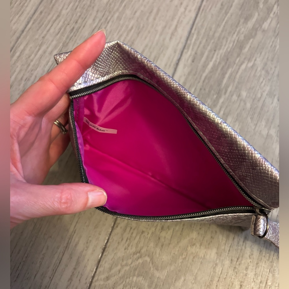 NWOT Ipsy Wristlet | Metallic Snakeskin - Picture 7 of 9